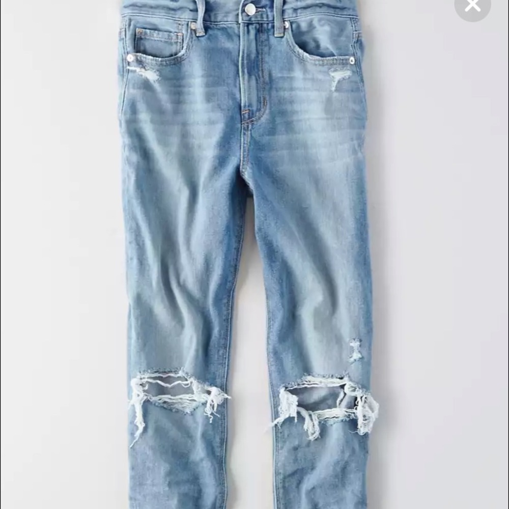 Brand new with tag American Eagle mom jean.